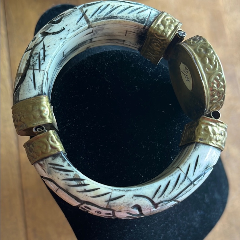 Unique Vintage-gold and cream bangle Bracelet with elephant - Picture 4 of 11